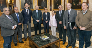 Xabier Kintana, Andres Iñigo, Joseba Zabaleta, Andres Urrutia, Uxue Barkos, Sagrario Aleman, Adolfo Arejita, Erramun Osa eta Mikel Arregi. (Argazkia: Nafarroako Gobernua) barkos euskaltzaindia txikia